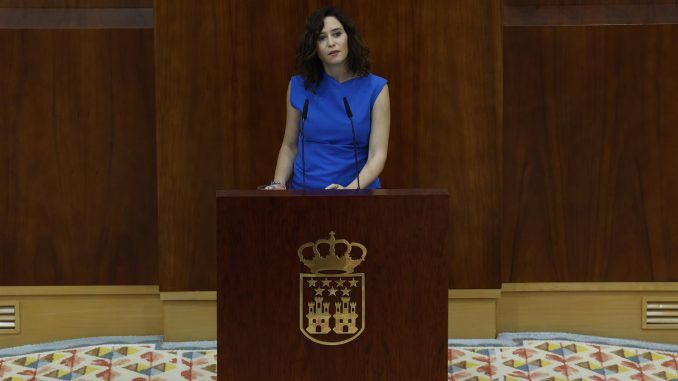 La presidenta de la Comunidad de Madrid, Isabel Díaz Ayuso, interviene durante la primera sesión del debate del estado de la región en la Asamblea de Madrid, este lunes. EFE/ J.J. Guillén
