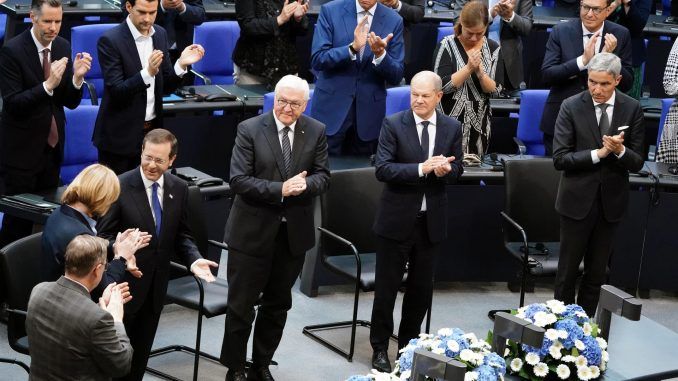 El presidente israelí, Isaac Herzog, ante el pleno del Bundestag. EFE/EPA/CLEMENS BILAN
