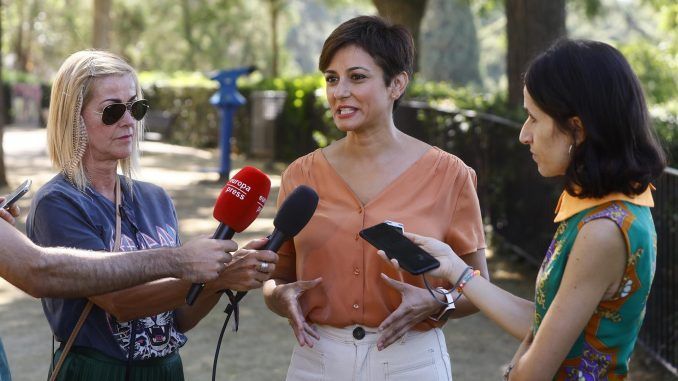 La portavoz del Gobierno y ministra de Política Territorial, Isabel Rodríguez, ofrece declaraciones a los medios. EFE/Archivo
