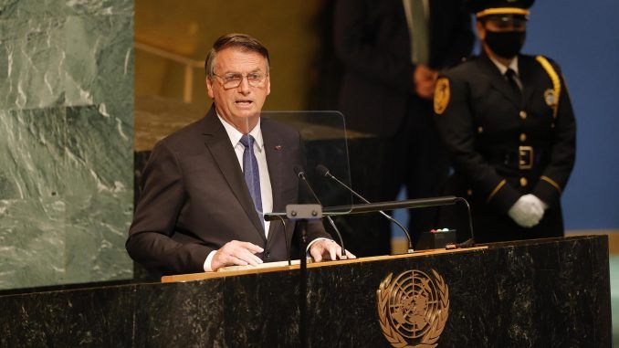 El presidente de Brasil, Jair Messias Bolsonaro, participa en la Asamblea General de la ONU, este 20 de septiembre de 2022, en Nueva York. EFE/Jason Szenes
