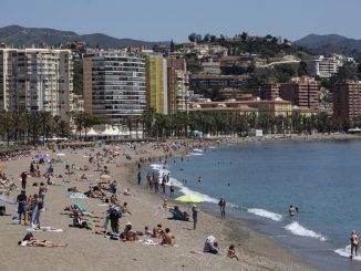Vista de la playa de La Malagueta en Málaga. EFE/Archivo