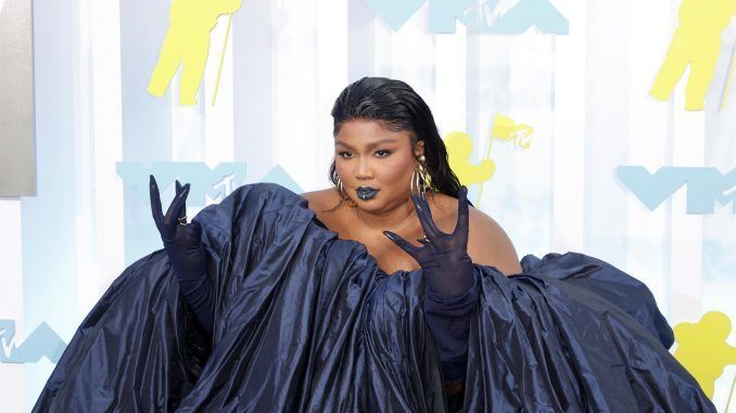 Foto de archivo de la cantante Lizzo. EFE/EPA/JASON SZENES
