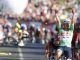 El danés Mads Pedersen, del equipo Trek-Segafredo y líder de la regularidad, celebra la victoria en la decimosexta etapa de la Vuelta a España, entre Sanlúcar de Barrameda y Tomares. EFE/Javier Lizón