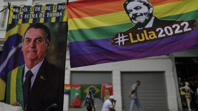 Fotografía de archivo de carteles de los candidatos a la presidencia de Brasil en una calle en Río de Janeiro (Brasil). EFE/Antonio Lacerda
