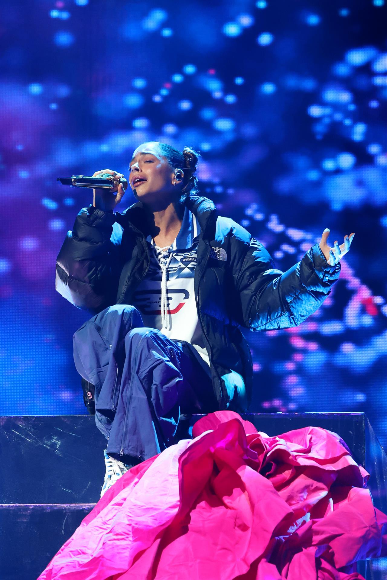 Fotografía cedida por Telemundo donde aparece la cantante argentina Tini mientras ensaya en el Watsco Center, el 27 de septiembre de 2022, en Coral Gables, Florida (Estados Unidos). EFE/ Alexander Tamargo
