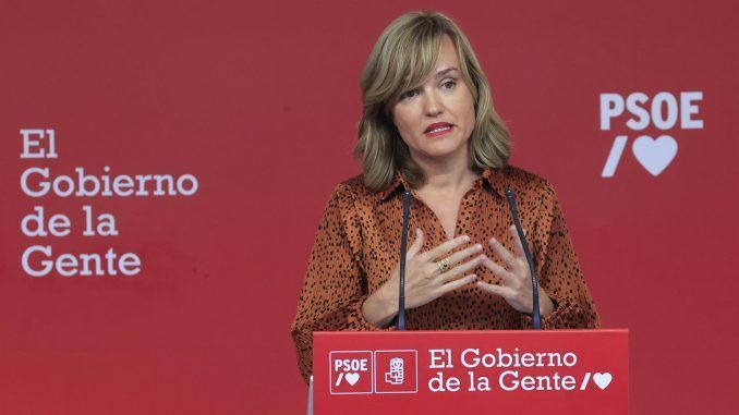 La portavoz de la Comisión Ejecutiva Federal del PSOE y ministra de Educación y Formación Profesional, Pilar Alegría, durante la rueda de prensa ofrecida este lunes en la sede de la formación. EFE/ Zipi
