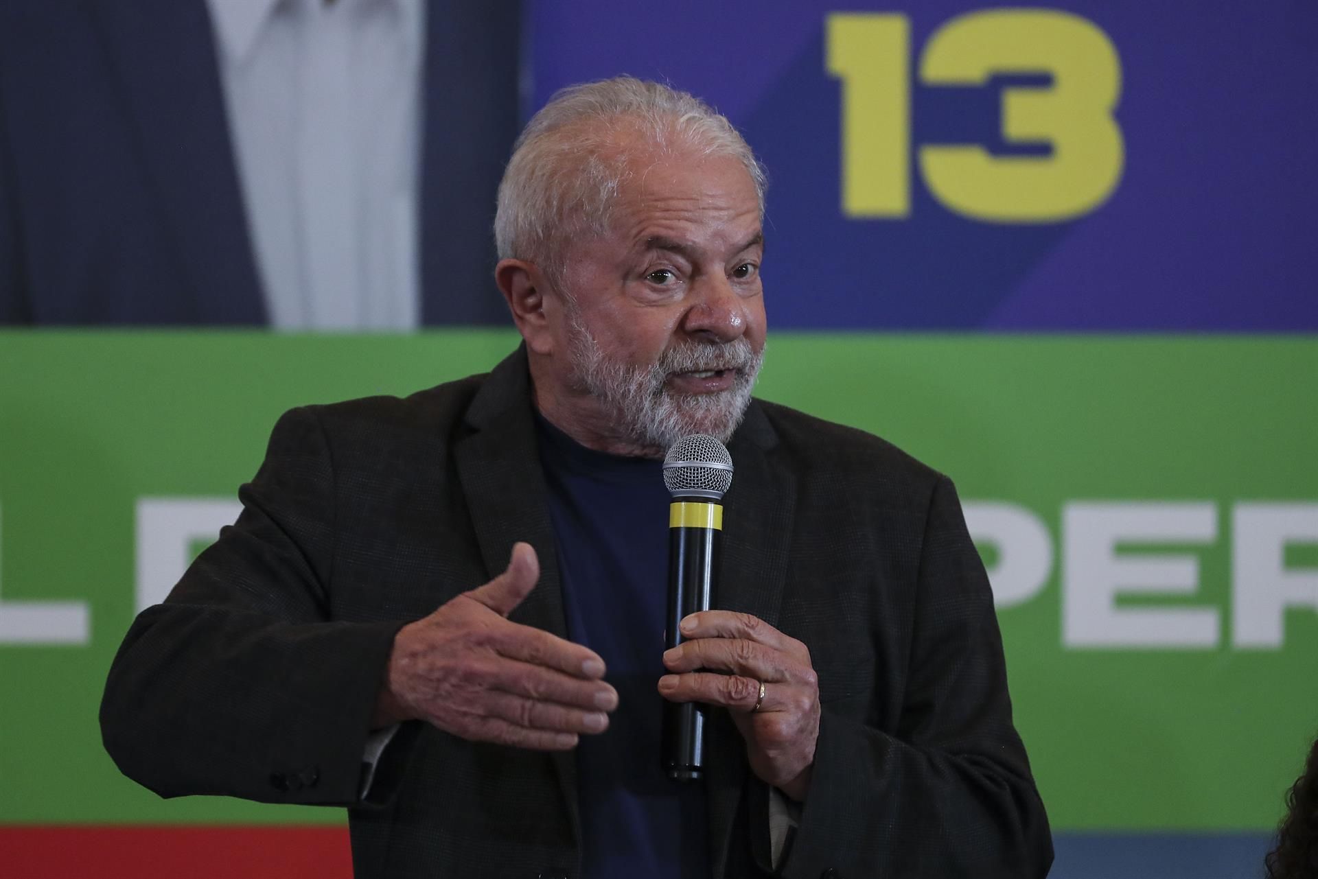 El expresidente y candidato a la presidencia de Brasil, Luiz Inácio Lula da Silva, del partido de los Trabajadores (PT), habla en Sao Paulo (Brasil). EFE/ Sebastiao Moreira
