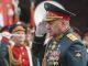 El ministro de Defensa ruso, Sergei Shoigu, saluda a los militares rusos durante el desfile militar del Día de la Victoria en la Plaza Roja de Moscú, el 9 de mayo de 2022. EFE/EPA/MAXIM SHIPENKOV