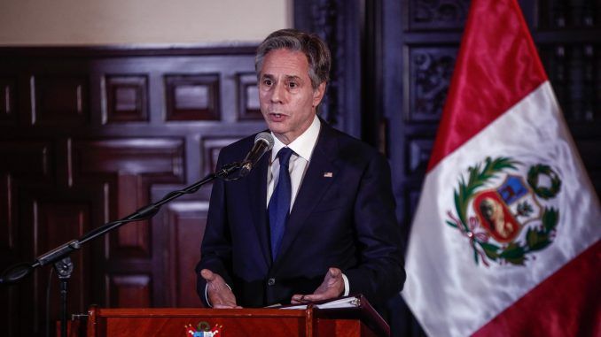 El secretario de Estado de EE.UU, Antony Blinken, habla durante una rueda de prensa hoy, en el marco de la 52 Asamblea General de la OEA, en Lima (Perú). EFE/ Aldair Mejía
