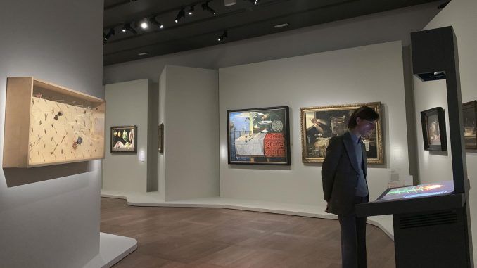 Vista general de la presentación a la prensa de la muestra "Les Choses" (Las cosas) en el Museo del Louvre de París, Francia, el pasado 7 de septiembre. EFE/ Nerea González
