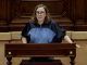 La diputada de la CUP, Eulalia Reguant, interviene esta semana durante el debate de política general en el Parlament. EFE/Quique García