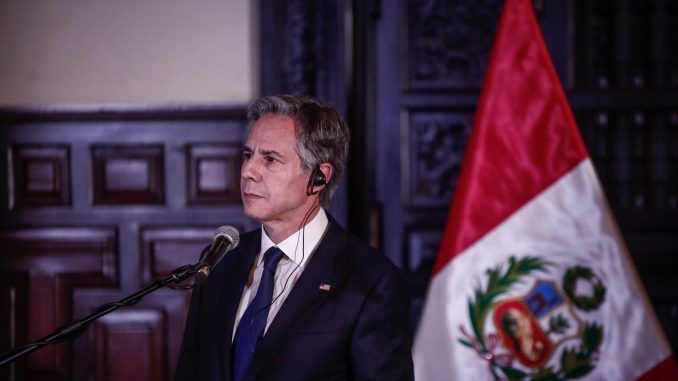 El secretario de Estado de EE.UU, Antony Blinken, habla durante una rueda de prensa hoy, en el marco de la 52 Asamblea General de la OEA, en Lima (Perú). EFE/ Aldair Mejía
