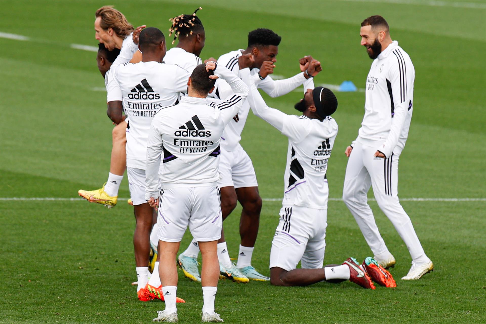 El Real Madrid entrena en la ciudad deportiva del club en Valdebebas, Madrid en la víspera de su partido de LaLiga Santander contra el Sevilla. EFE/ Javier Lizón
