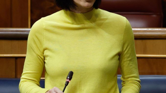 La ministra de Ciencia, Diana Morant durante el pleno celebrado este miércoles en el Congreso de los Diputados. EFE/J.J.Guillén
