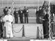 Imagen de archivo del momento del discurso de bienvenida del rey Juan Carlos a Juan Pablo II, a su llegada al  aeropuerto de Barajas, en 1982. EFE/ra