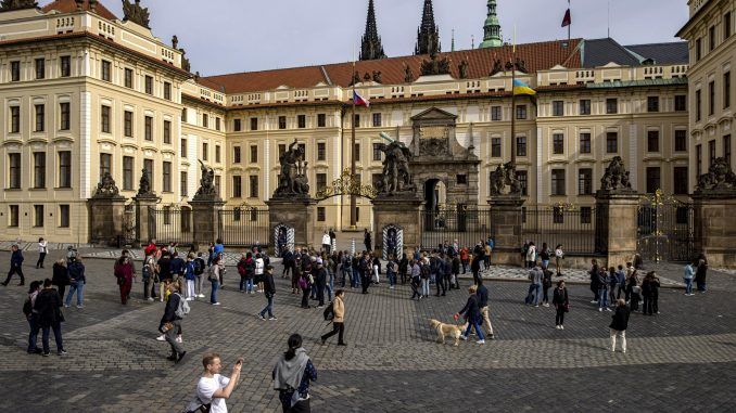 El Castillo de Praga, lugar de reunión de los líderes de la Comunidad Política Europea. EFE/EPA/MARTIN DIVISEK
