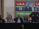 El expresidente y candidato a la presidencia de Brasil, Luiz Inácio Lula da Silva (d), del partido de los Trabajadores (PT), habla junto a la expresidenta, Dilma Roussef (i); la abogadaGleisi Helena (2i); el político Geraldo Alckmin, y su esposa Rosangela da Silva, durante una reunión con su comité de campaña, en Sao Paulo (Brasil). EFE/ Sebastiao Moreira