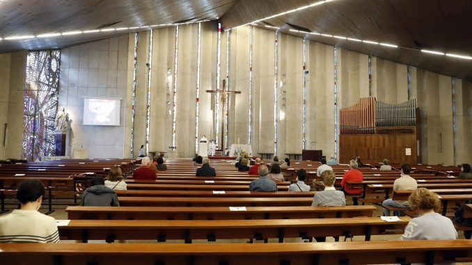 Imagen de archivo de la iglesia del Carmen, en Bilbao. EFE/LUIS TEJIDO.
