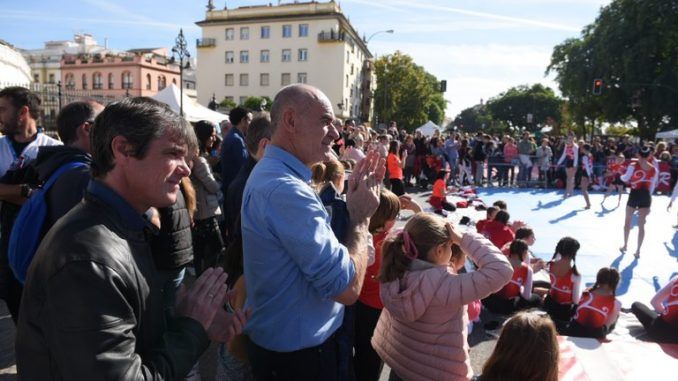 Alcalde de Sevilla en la iniciativa organizada por Calle Deporte en la Plaza Colón