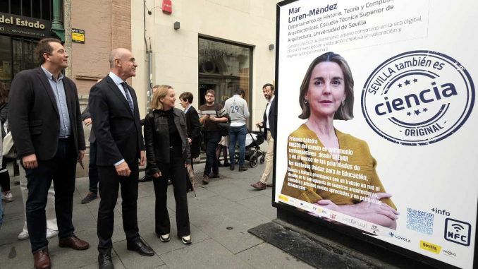 Antonio Muñoz, alcalde de Sevilla en la exposición Sevilla también es Ciencia