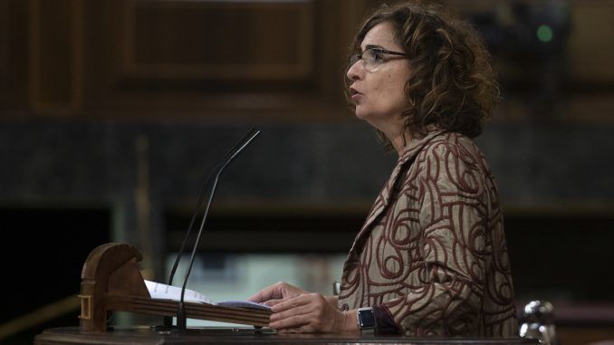 La ministra de Hacienda, María Jesús Montero, este martes en el pleno del Congreso durante el debate sobre las partidas presupuestarias de los diferentes ministerios. EFE/ Fernando Villar
