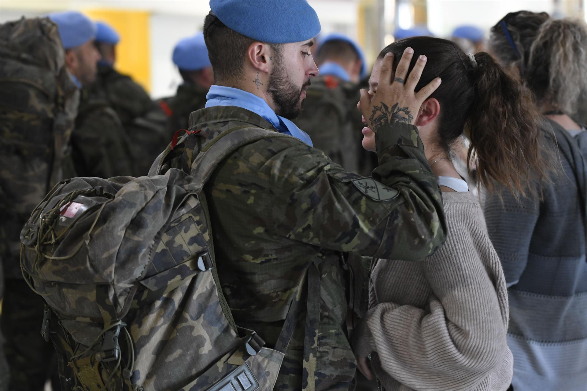 La primera rotación de 260 militares del contingente Brigada de Líbano XXXII (Brilib XXXVIII), que participa en la misión Libre Hidalgo, parten este domingo por la tarde desde Almería al Líbano. EFE/Carlos Barba
