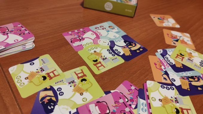 El juego de cartas, "Los Manos Sucias. Cierra el círculo", enfocado al público infantil para fomentar la educación ambiental. EFE/Irene Martín Morales
