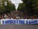 Manifestación ciudadana que recorre este domingo el centro de Madrid bajo el lema "Madrid se levanta por la sanidad pública", convocada por asociaciones vecinales y municipios, a la que están llamados los profesionales de las urgencias de Atención Primaria, también convocados a una nueva jornada de huelga. EFE/ Rodrigo Jiménez