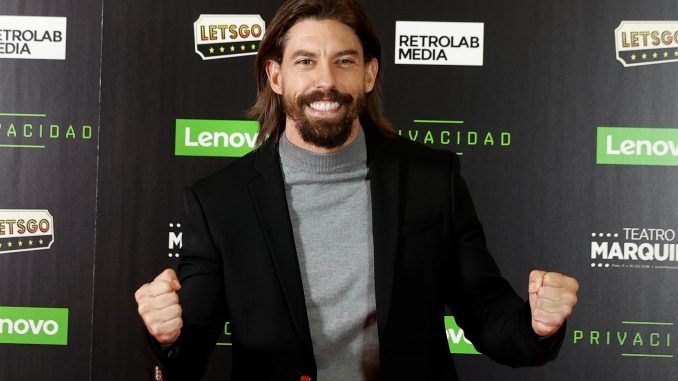 En imagen de archivo el actor Adrián Lastras, a su llegada a la premiere de la obra "Privacidad" en el Teatro Marquina, en Madrid. EFE/Chema Moya
