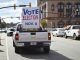 Un cartel en la parte trasera de una camioneta recuerda a los votantes la elección de mañana en Macon, Georgia. EFE/EPA/JOHN AMIS