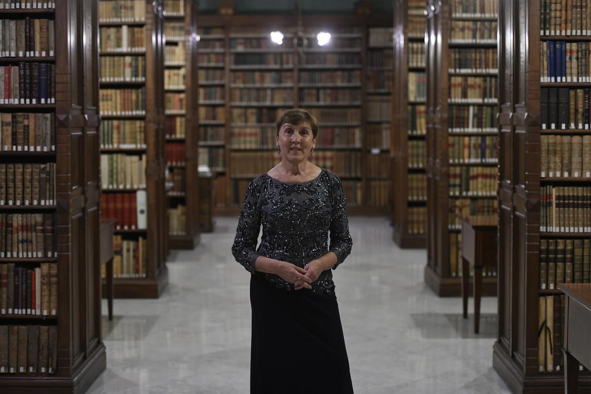 La escritora, filóloga, catedrática universitaria e investigadora española Paloma Díaz-Mas ingresa este domingo en la silla "i" de la Real Academia Española, durante el acto que se celebra en la sede de la RAE en Madrid. EFE/Víctor Lerena
