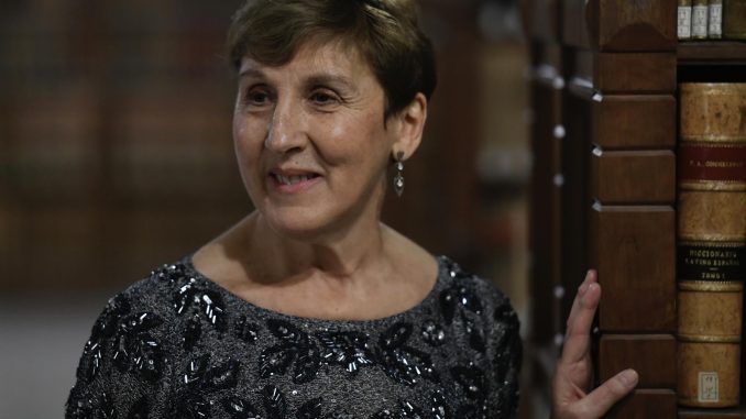 La escritora, filóloga, catedrática universitaria e investigadora española Paloma Díaz-Mas ingresa este domingo en la silla "i" de la Real Academia Española, durante el acto que se celebra en la sede de la RAE en Madrid. EFE/Víctor Lerena
