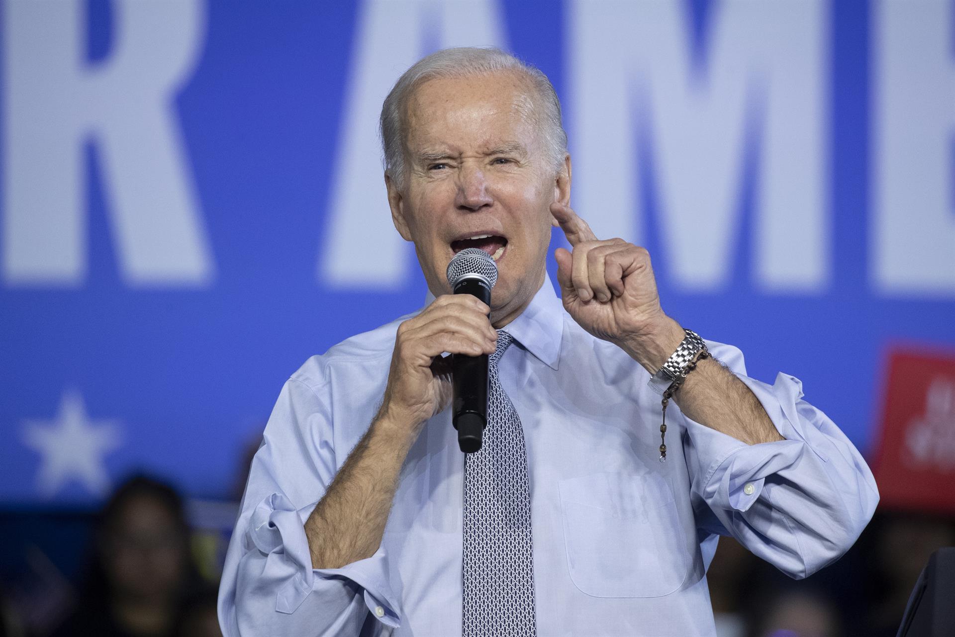 El presidente de los Estados Unidos, Joe Biden, participa en un mitin por el Partido Demócrata en la víspera del día de las elecciones en la Universidad Estatal de Bowie en Bowie, Maryland, Estados Unidos. EFE/EPA/MICHAEL REYNOLDS
