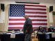 La gente espera en fila para votar el día de las elecciones en un lugar de votación en la Old Stone School en Hillsboro, Virginia (EE.UU.), este 8 de noviembre de 2022. EFE/EPA/Michael Reynolds