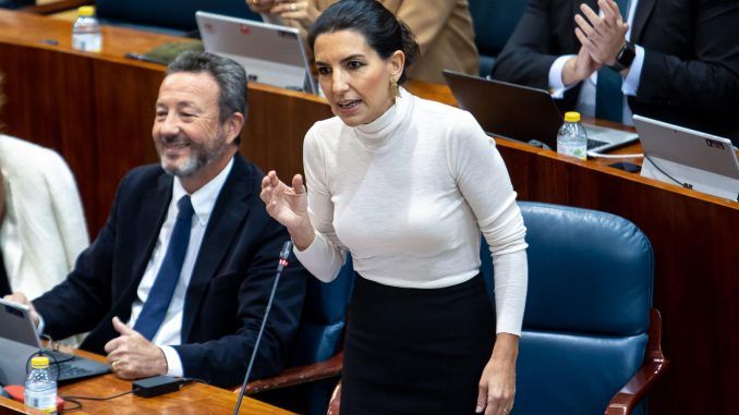 Imagen de archivo de la portavoz de Vox en la Asamblea de Madrid, Rocío Monasterio, en una intervención en la Asamblea de Madrid. EFE/ Daniel González
