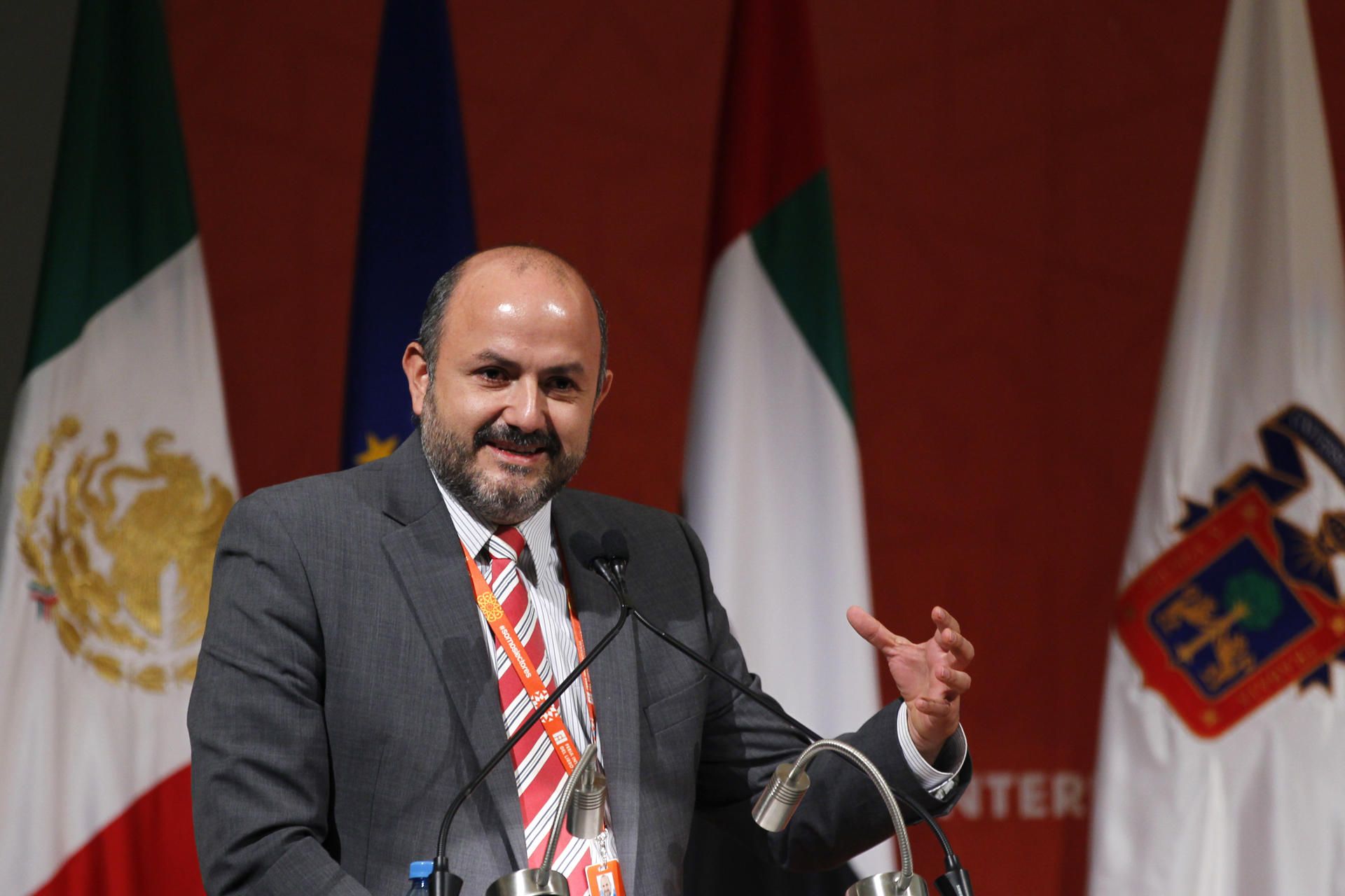 El rector de la Universidad de Guadalajara, Ricardo Villanueva, habla durante la ceremonia de clausura de la 36 edición de la Feria Internacional del Libro (FIL) de Guadalajara, Jalisco (México). EFE/Francisco Guasco
