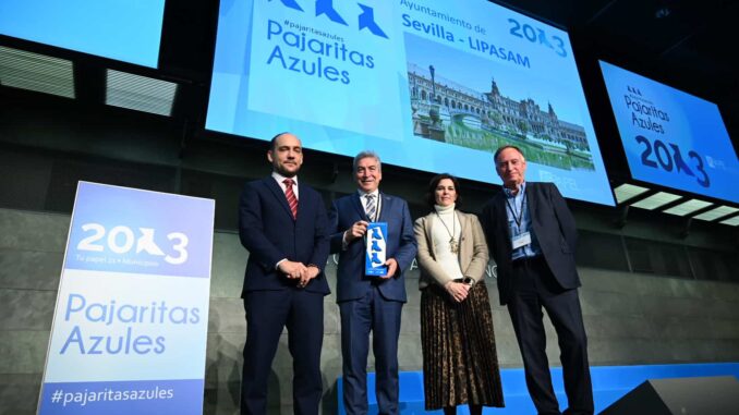 Sevilla recibe tres premios Pajaritas Azules