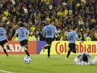 Jugadores de Uruguay celebran un gol de Facundo González (i) hoy, en un partido de la fase final del Campeonato Sudamericano Sub'20 entre las selecciones de Uruguay y Colombia en el estadio El Campín en Bogotá (Colombia). EFE/ Mauricio Dueñas Castañeda