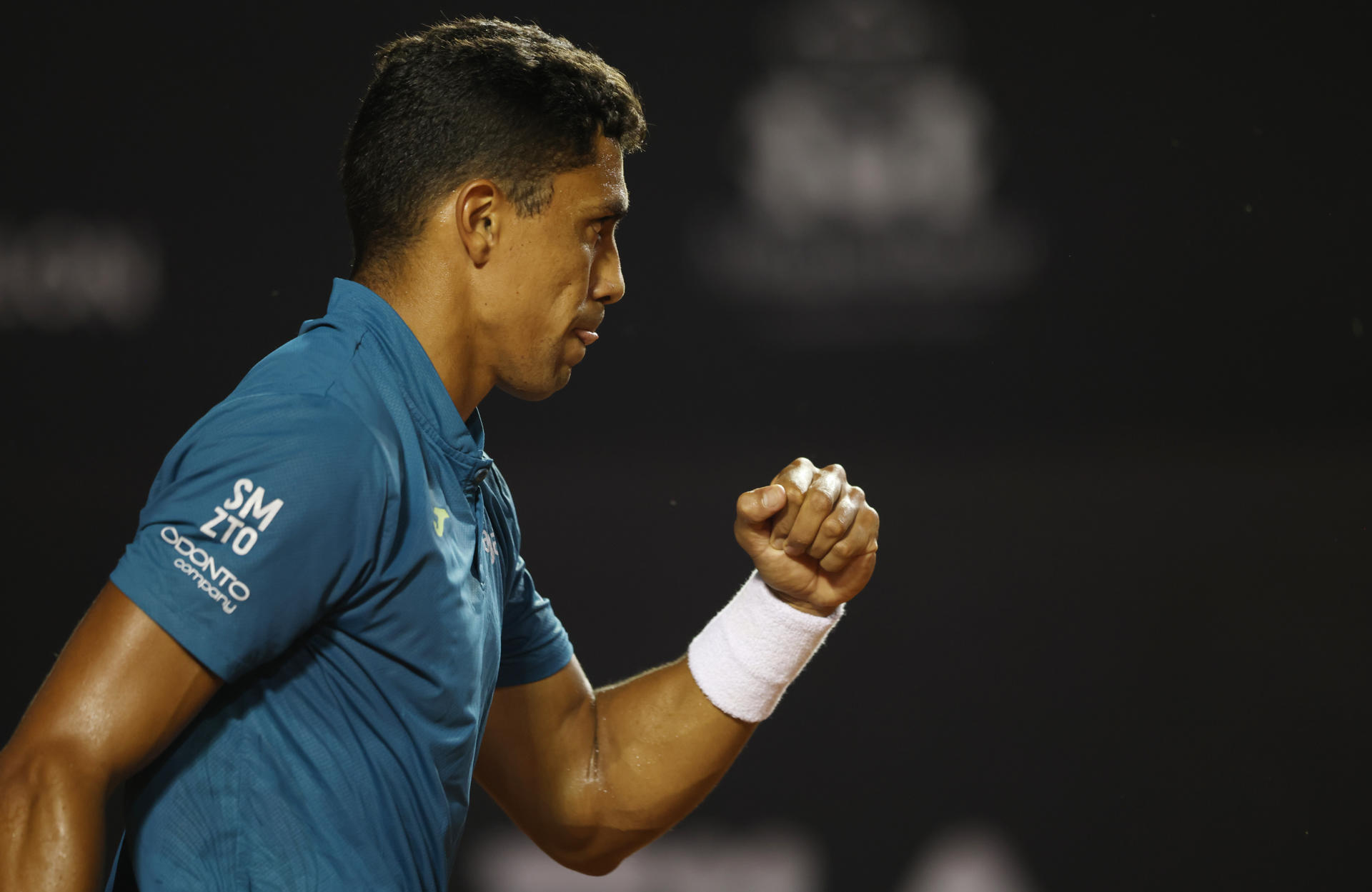 Thiago Monteiro (en la foto) de Brasil reacciona ante Dominic Thiem de Austria hoy, en el Abierto de Tenis de Río de Janeiro (Brasil). EFE/Luiza Moraes
