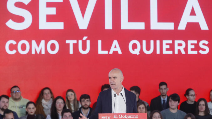 El actual alcalde de Sevilla y candidato a los próximos comicios municipales, Antonio Muñoz, durante un acto de precampaña celebrado en Sevilla. EFE/ Jose Manuel Vidal
