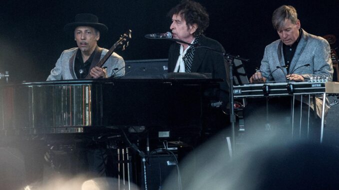 Bob Dylan actuando en Roskilde, Dinamarca, en julio de 2019. EFE/EPA/Helle Arensbak
