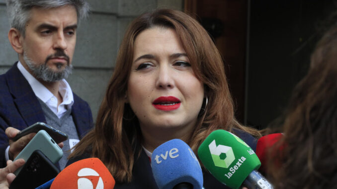 La secretaria de Estado de Igualdad, Ángela Rodríguez, realiza declaraciones a la prensa este jueves en Madrid. EFE/ Fernando Alvarado
