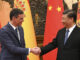 El presidente del Gobierno español, Pedro Sánchez, y el presidente chino, Xi Jinping, se dan la mano durante su reunión este viernes en el Gran Palacio de Pekín. EFE/ Moncloa/ Borja Puig De La Bellacasa HANDOUT ATTENTION EDITORS:  HANDOUT EDITORIAL USE ONLY/NO SALES/ IMAGE TO BE USED ONLY IN RELATION TO THE STATED EVENT (MANDATORY CREDIT)