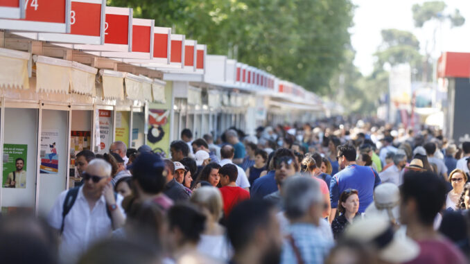 Imagen de archivo de la Feria del Libro de Madrid el año 2022. EFE/ Sergio Pérez
