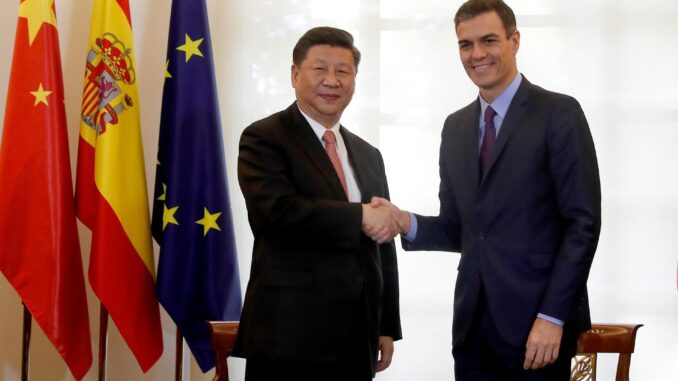 Imagen de Archivo del presidente de la República Popular de China, Xi Jinping, con el jefe del Ejecutivo español, Pedro Sánchez.
 EFE/J.J. Guillén

