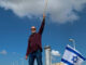 Manifestantes contra la reforma judicial del Gobierno israelí de Benjamín Netanyahu bloquean una de las carreteras de acceso al aeropuerto Ben Gurion de Tel Aviv. EFE/Pablo Duer