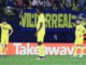 Los jugadores del Villarreal tras el primer gol del Anderlecht, durante el encuentro correspondiente a la vuelta de los octavos de final de la Liga de Conferencia disputado hoy jueves en el estadio de La Cerámica, en Villarreal. EFE/Domenech Castelló.