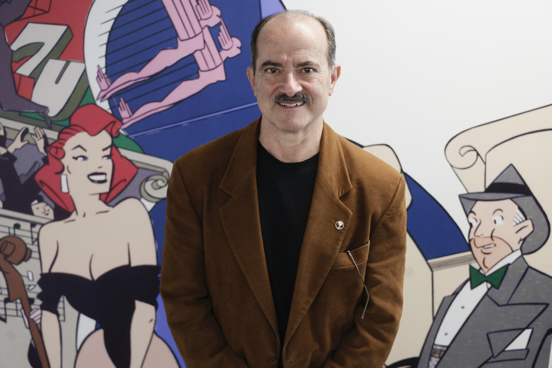 El historietista e ilustrador valenciano Daniel Torres, el protagonista de la exposición cabecera del Comic Barcelona 2023, compuesta por 100 originales y otras 20 piezas elaboradas a lo largo de sus 43 años de trayectoria, posa durante la entrevista con Efe en la que afirma que “Tener una exposición en el Comic Barcelona es un colofón a una carrera" EFE/ Quique García
