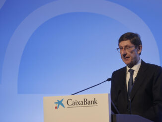 El presidente de CaixaBank, José Ignacio Goirigolzarri, interviene en la junta de accionistas de hoy en Valencia.EFE/ Manuel Bruque