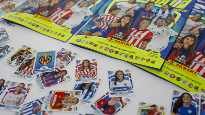 Presentación de la primera colección de cromos de la liga profesional femenina de fútbol en Madrid. EFE/ Daniel González
